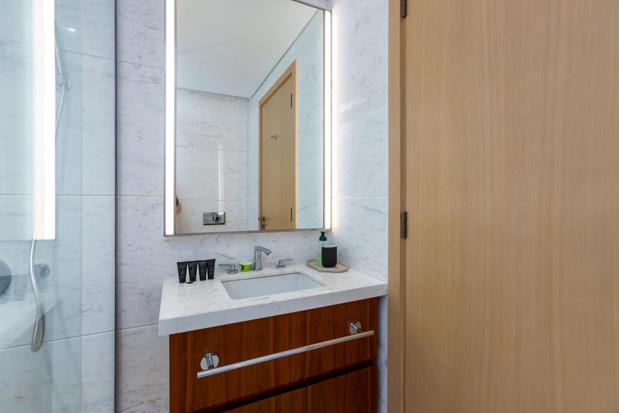 Modern 1Br Apartment, High Floor, Near Dubai Mall Экстерьер фото